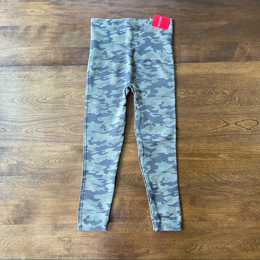 Spanx Cropped Look At Me Now Seamless Leggings Medium Desert Camo NEW